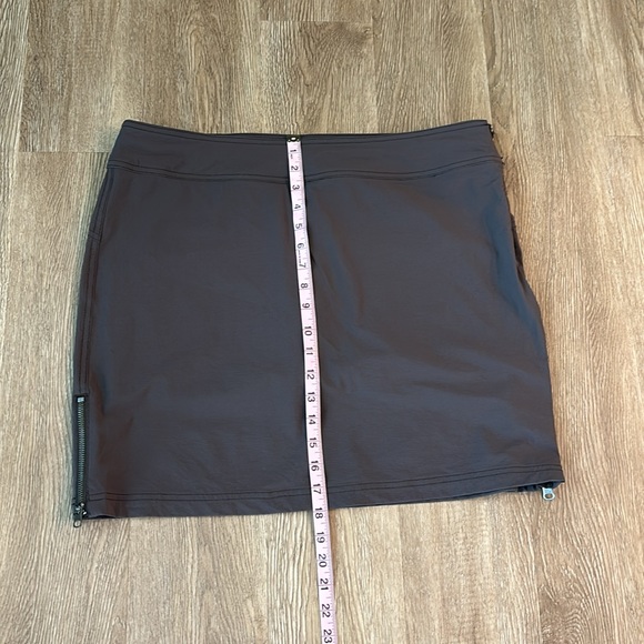 Athleta Jenner skort. Size 12. - Picture 10 of 11